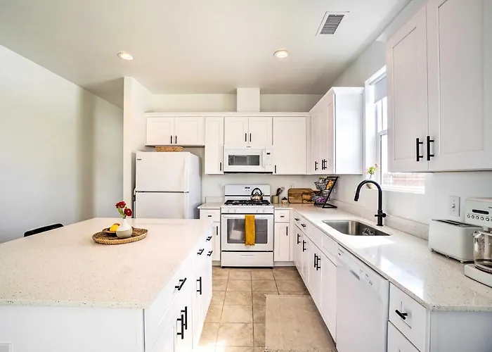 Flagstaff-area Family W/ Hot Tub & Patio Bellemont