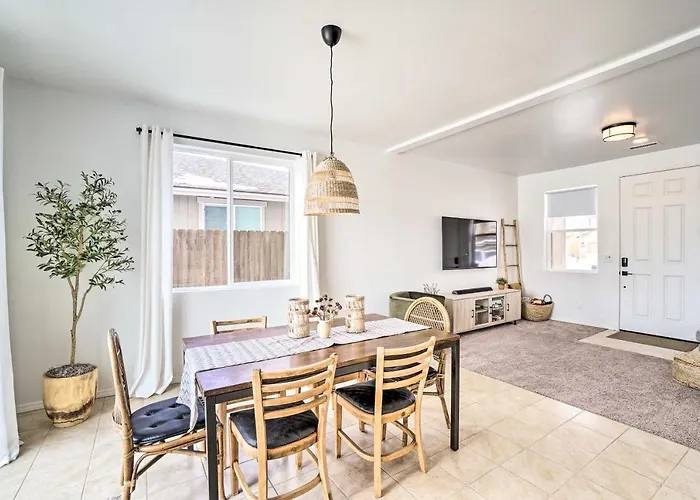 Flagstaff-area Family W/ Hot Tub & Patio