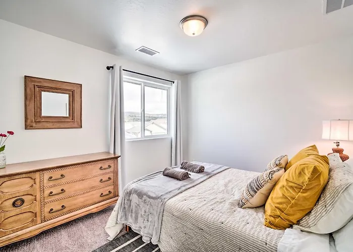 Flagstaff-area Family W/ Hot Tub & Patio Holiday home