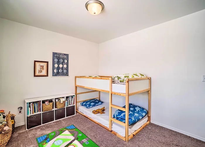 Flagstaff-area Family W/ Hot Tub & Patio * Bellemont