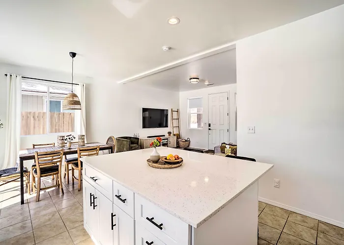 Flagstaff-area Family W/ Hot Tub & Patio Holiday home