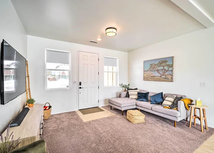 Flagstaff-area Family W/ Hot Tub & Patio *